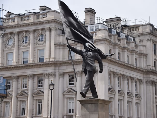 Imagen de la nueva escultura de Banksy en el centro de Londres