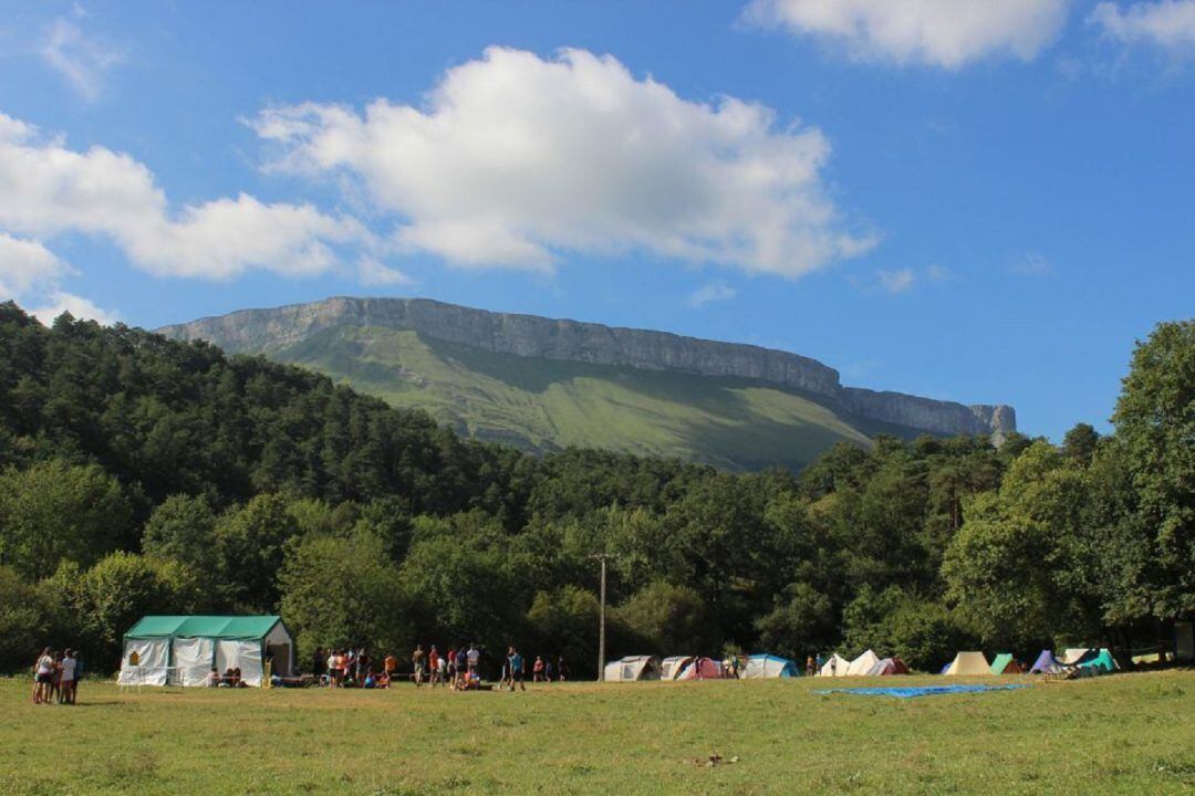 Campamento realizado en Erbi (Álava). Foto de archivo.