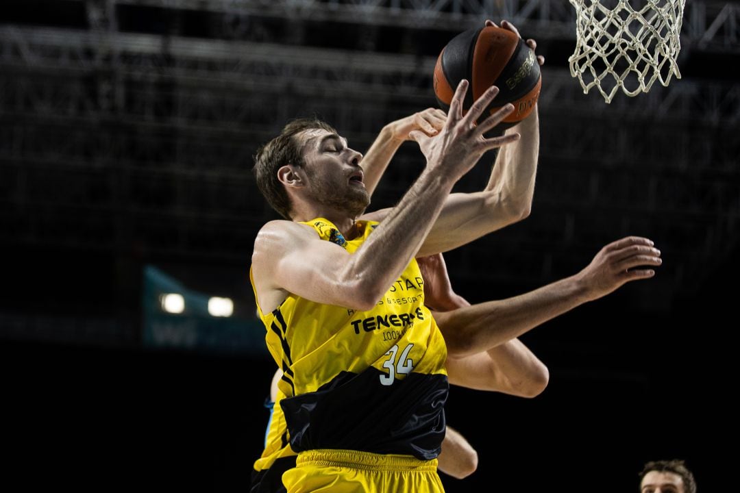 Tyler Cavanaugh firmó su mejor partido como aurinegro hasta la fecha