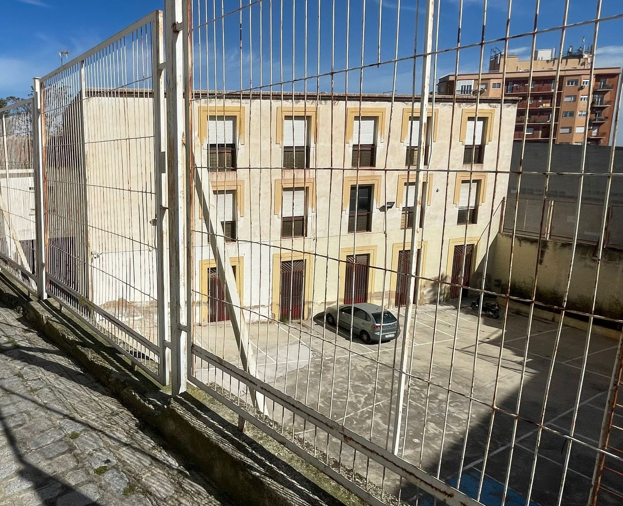 Edifico anejo al Colegio Ruiz Jiménez de Jaén.