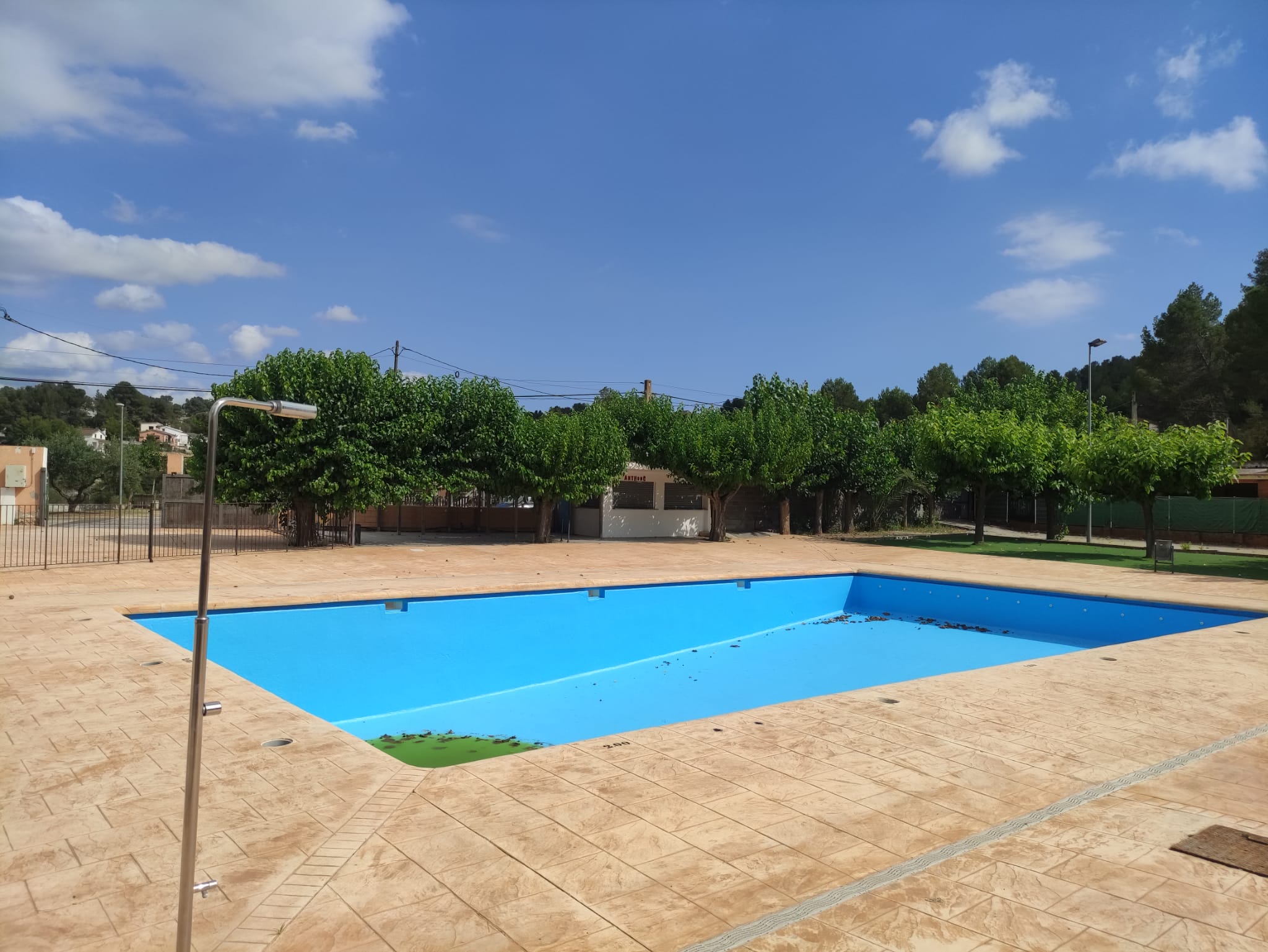 La piscina municipal de Cabrera d&#039;Anoia buida.