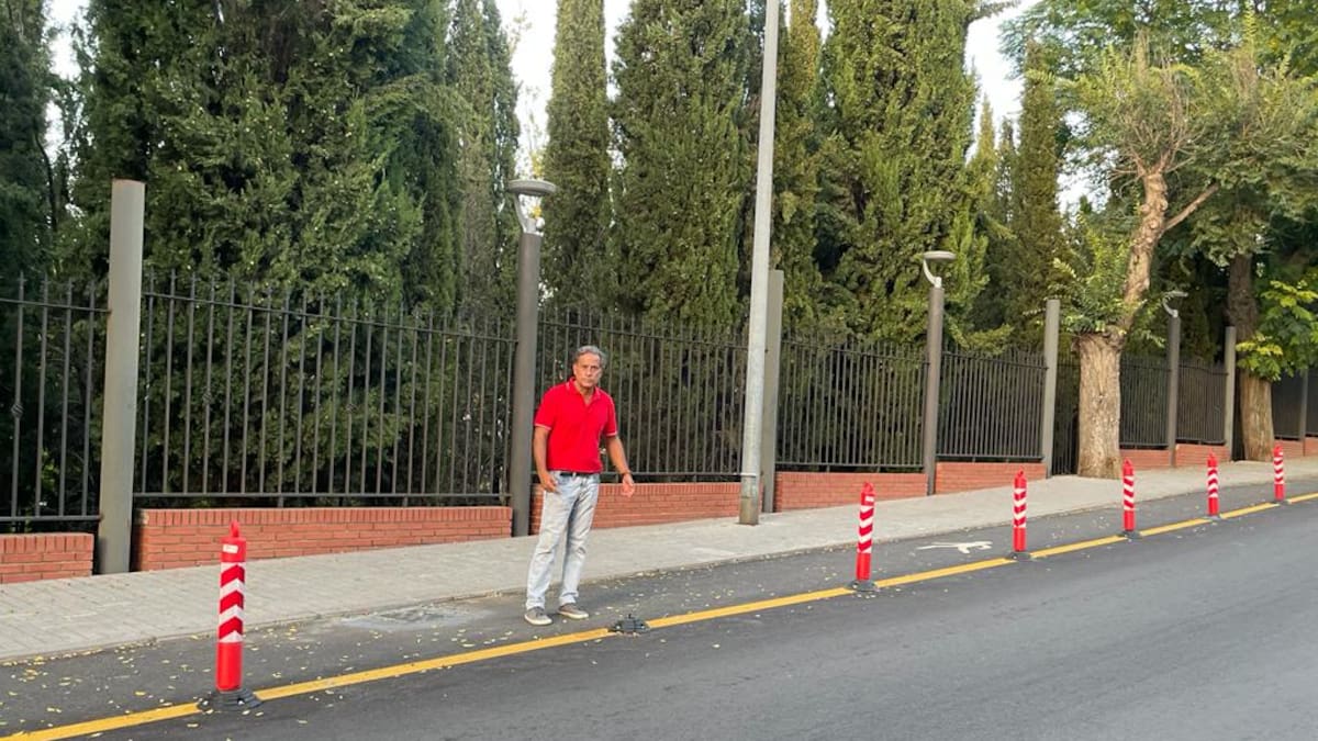 El PP asegura que los pivotes instalados en la calle Sagrado Corazón de Jesús carecen de informe de la Policía Local