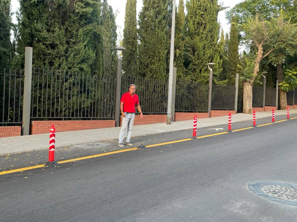 El PP asegura que los pivotes instalados en la calle Sagrado Corazón de Jesús carecen de informe de la Policía Local