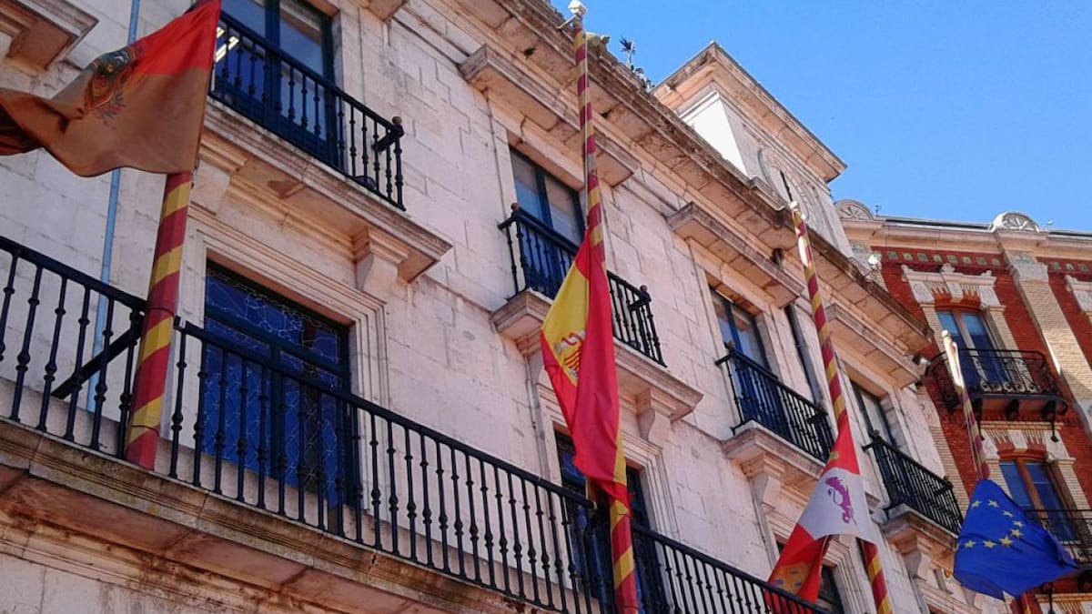 PP y Vox aprueban prohibir el acceso al Ayuntamiento de Burgos con burka o niqab