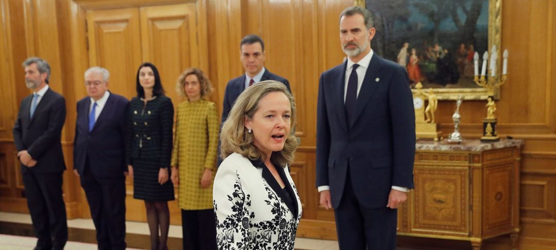 La nueva vicepresidenta de Asuntos Económicos y Transformación Digital, Nadia Calviño, jura o promete su cargo ante el Rey Felipe VI