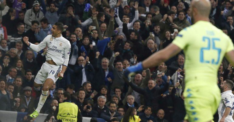 Casemiro celebra su gol a Luis Enrique.