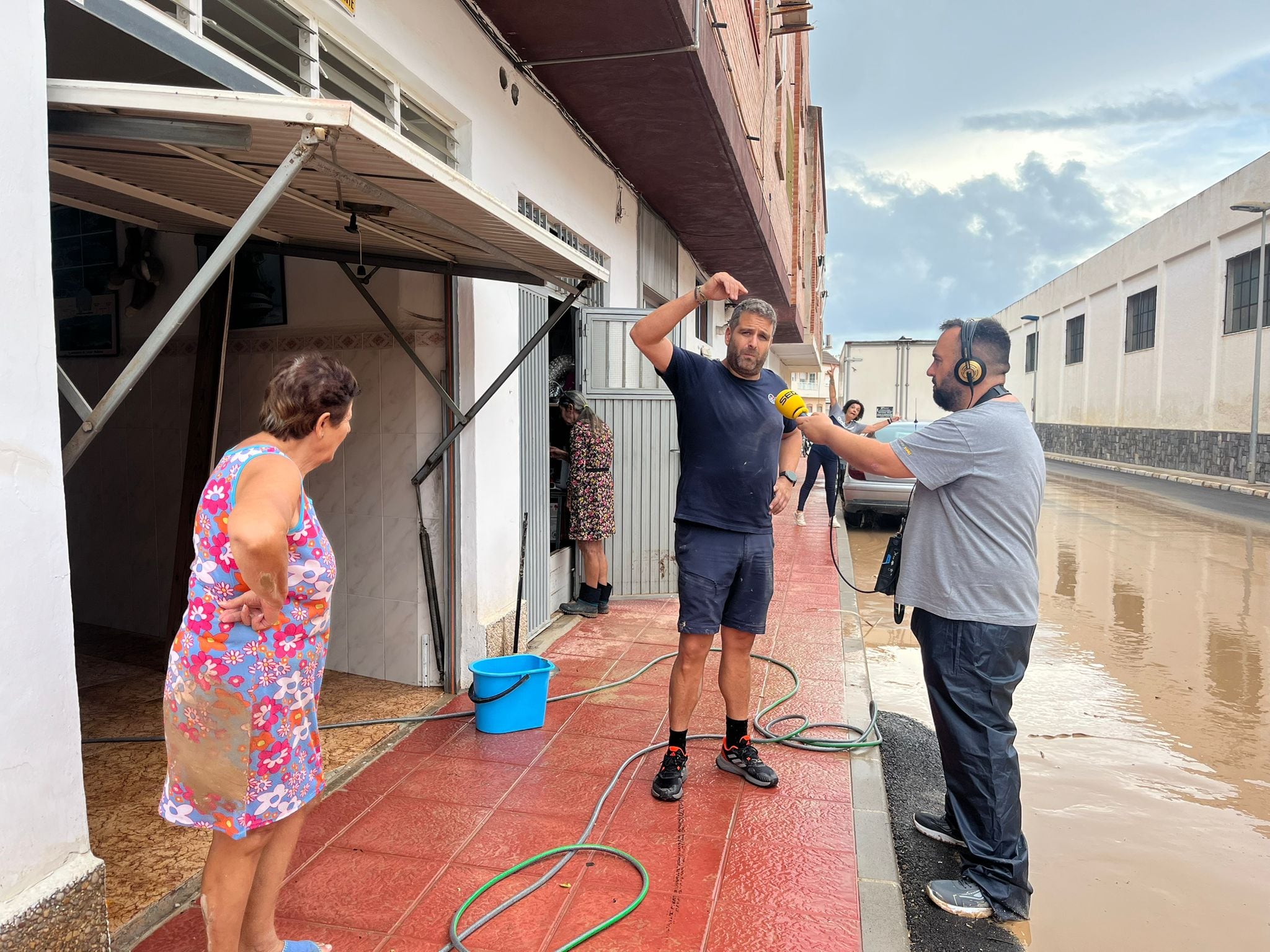 "Cada vez que llueve es un miedo. Así no se puede vivir": Vecinos de Santiago de la Ribera exigen soluciones 
