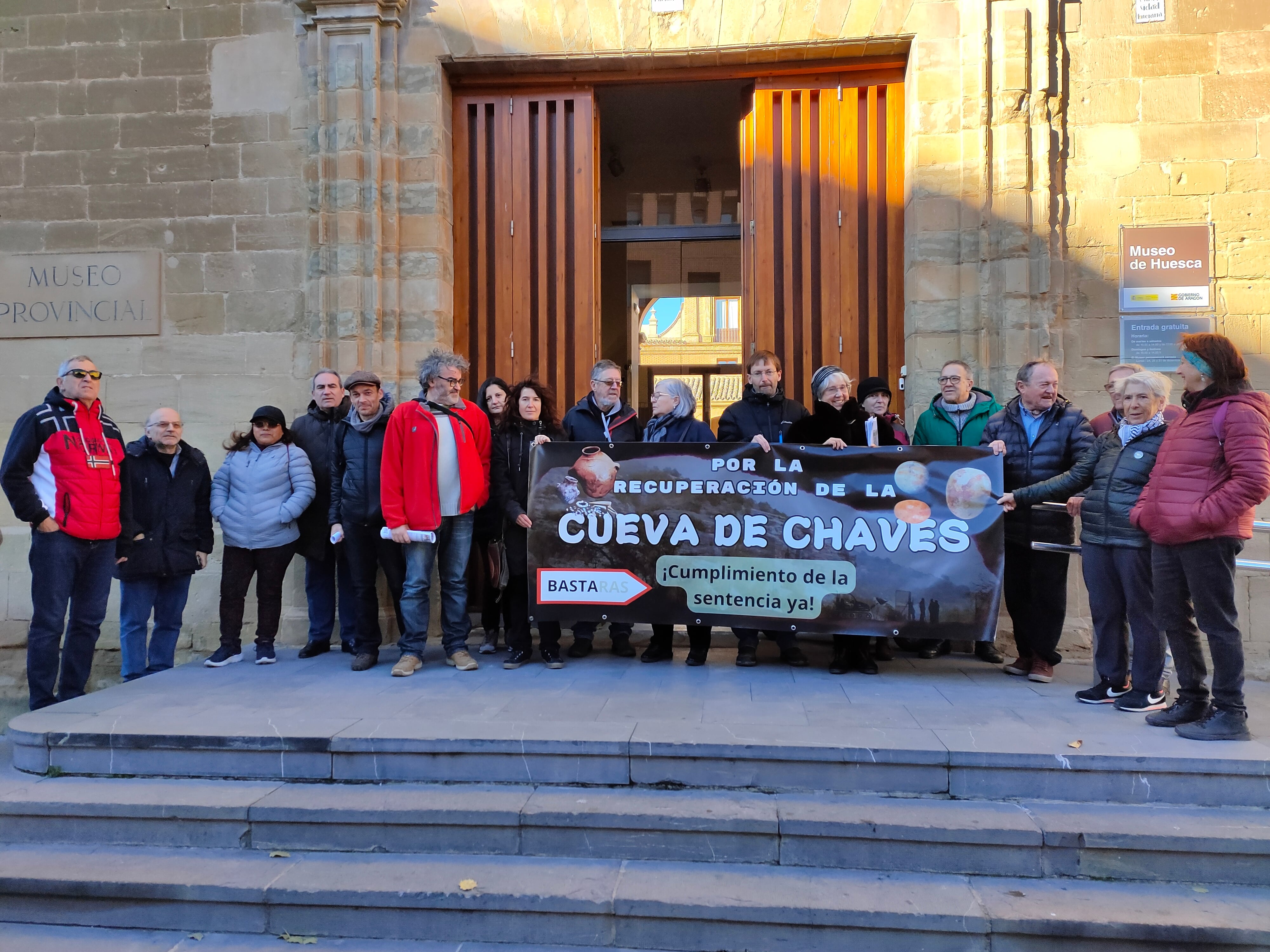 Lectura del manifiesto por la cueva de Chaves