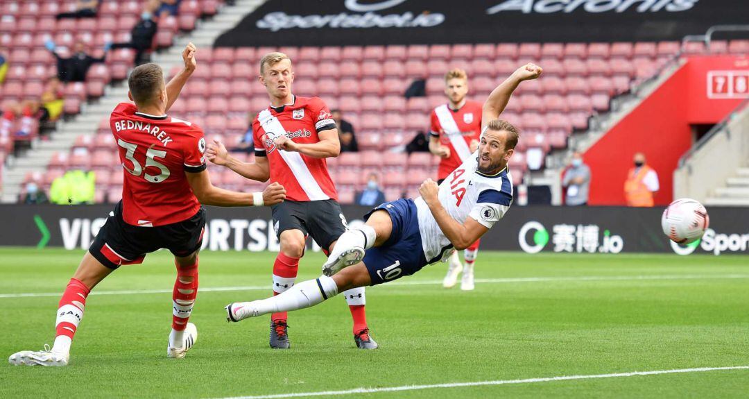 Harry Kane, en el partido entre el Tottenham y el Southampton que acabó 2-5 para los de Mou.