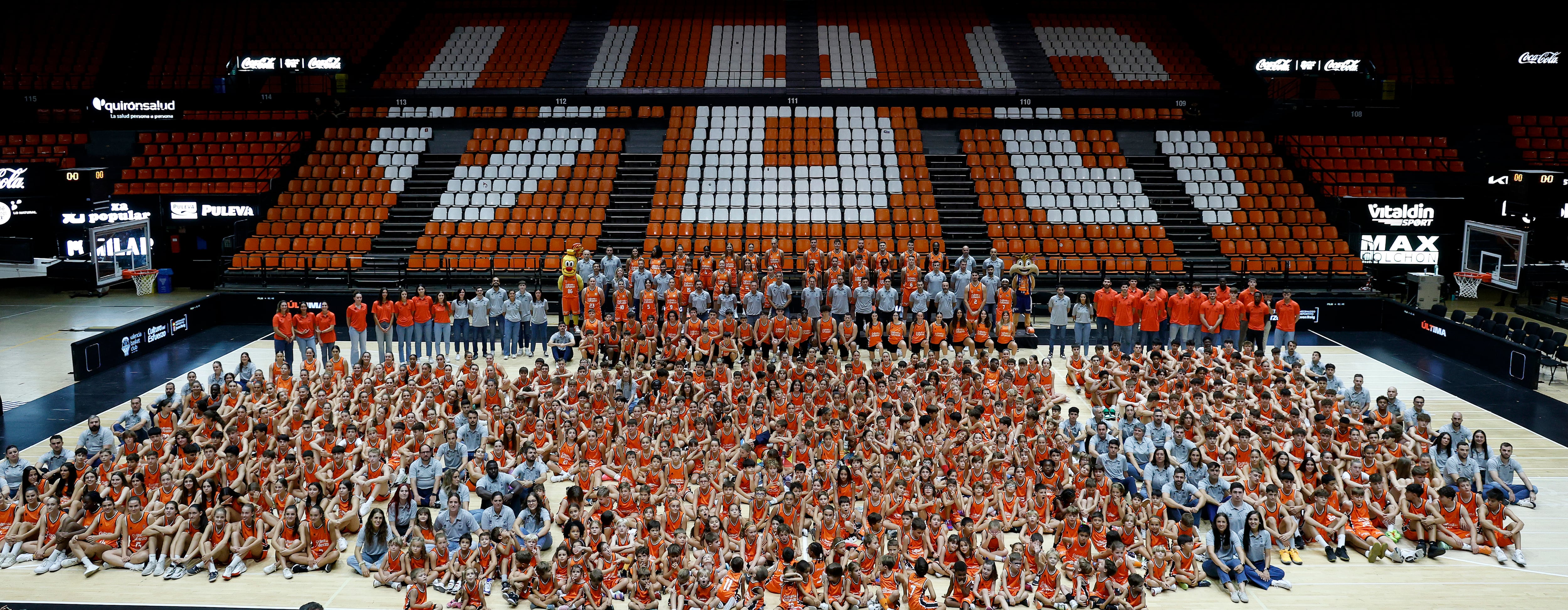 Presentación de todos los equipos del Valencia Basket.