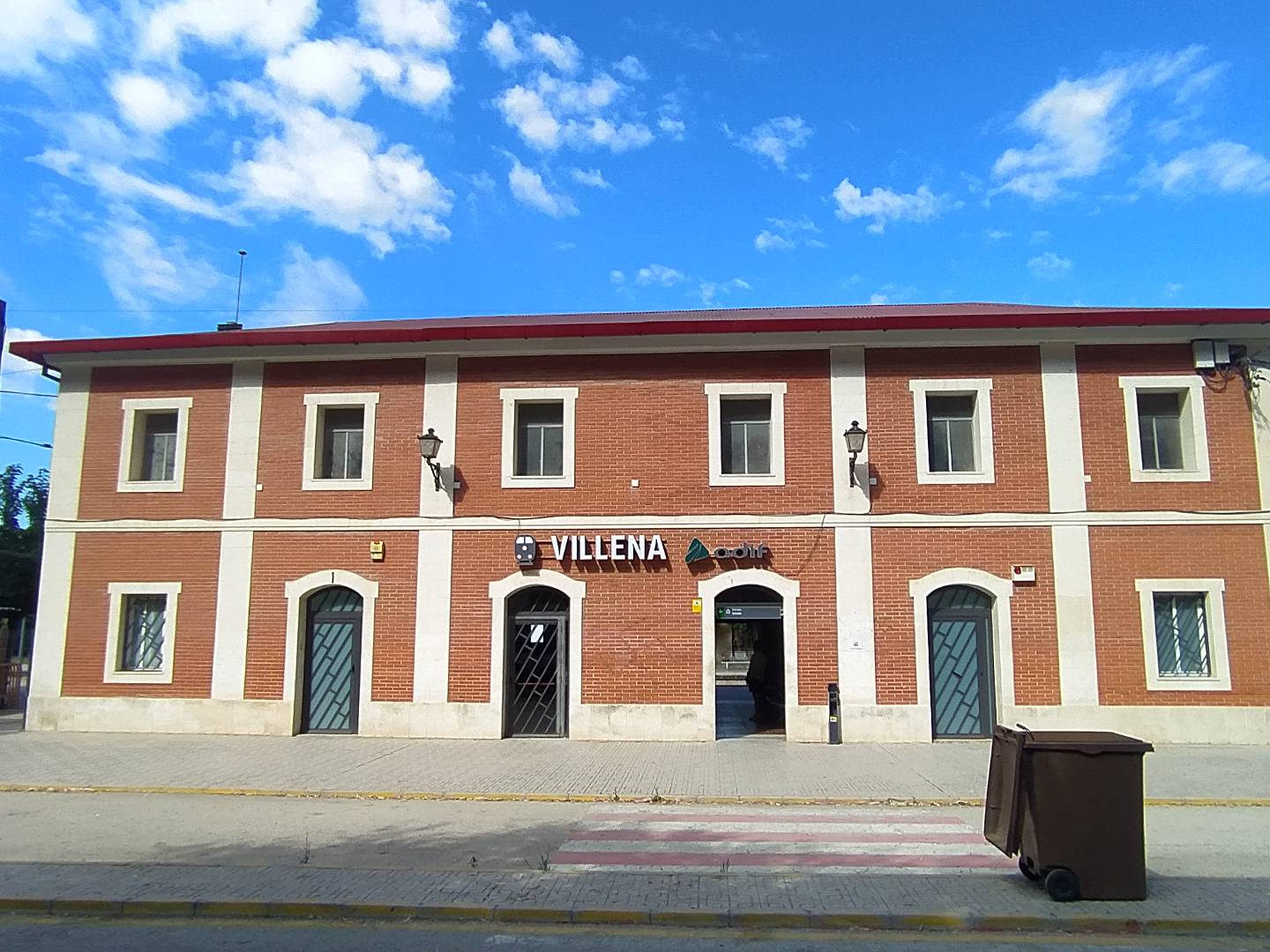 Exterior de la estación de Villena