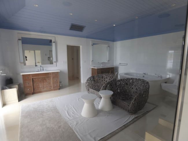 Otras de las estancias de la casa y la isla del magnate