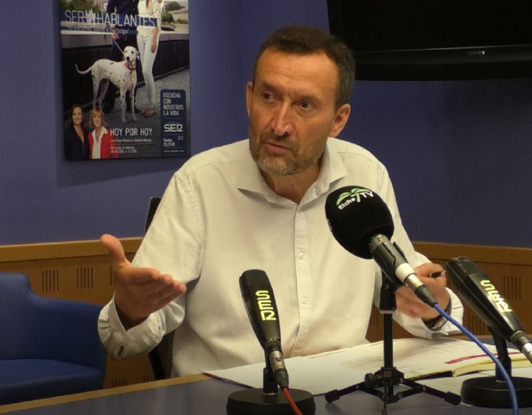 Carlos González esta mañana en el Estudio Iñaki Gabilondo de Radio Elche Cadena SER