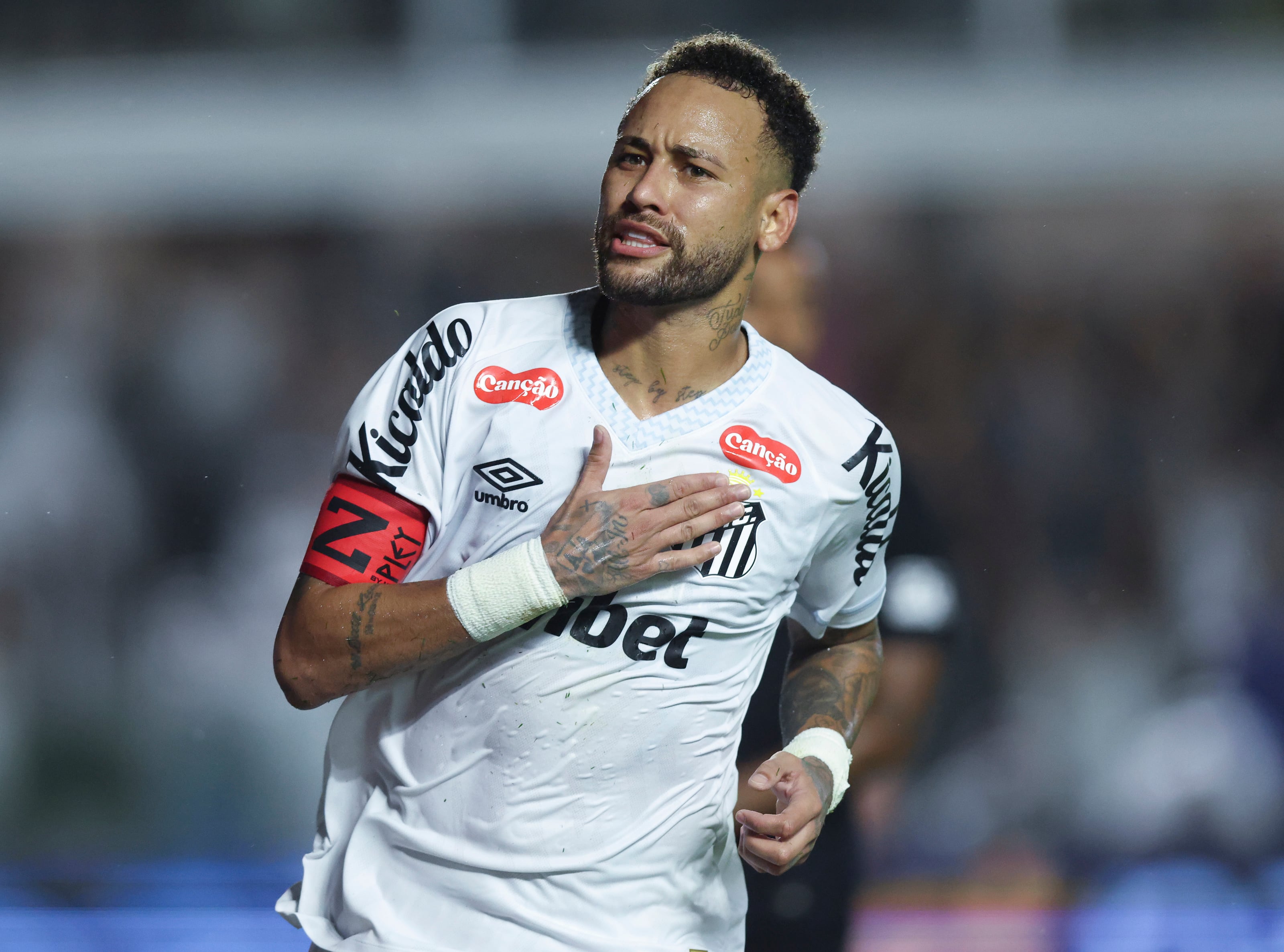 Neymar celebrando uno de sus goles contra el Vasco da Gama