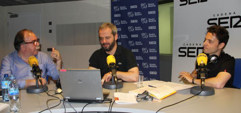 Juan Herrera (izqda.) y Jordi Moltó (dcha.) presentan su libro 'Marca España'.