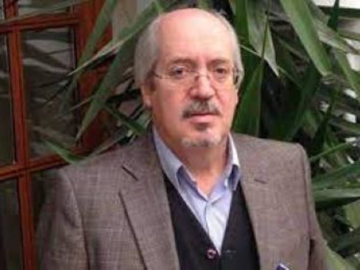 La Concejala de Cultura presenta la moción para nombrar Hijo Adoptivo de Villena al catedrático Ángel Luis Prieto de Paula