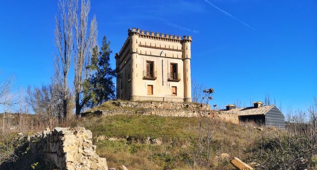 Torreón junto al balneario de Yémeda.