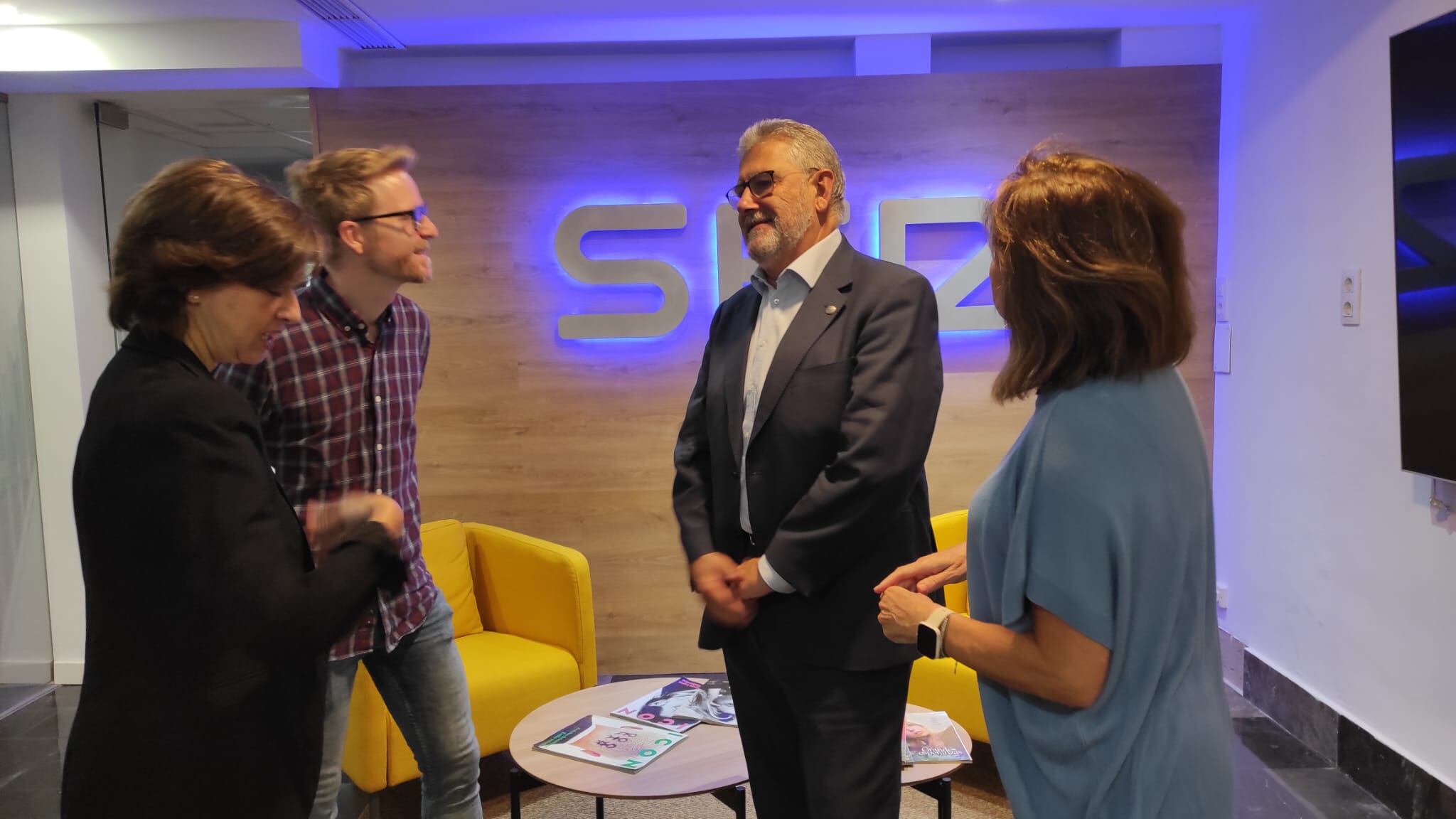 El rector de la Universidad de Zaragoza, José Antonio Mayoral, en su visita a Radio Zaragoza