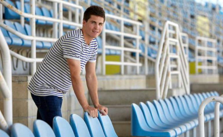 Zubeldia posa en Anoeta tras firmar su renovación