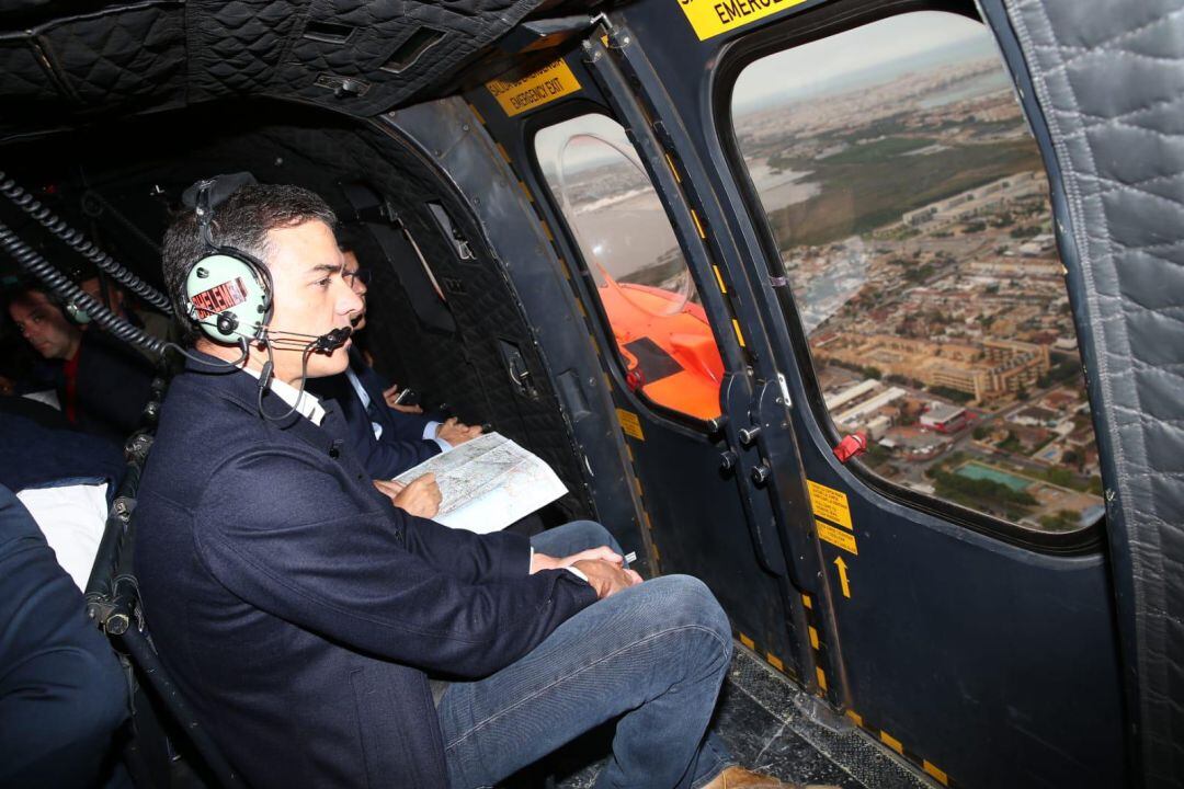 Pedro Sánchez y Juanma Moreno visitan la zona afectada por la DANA en la provincia.