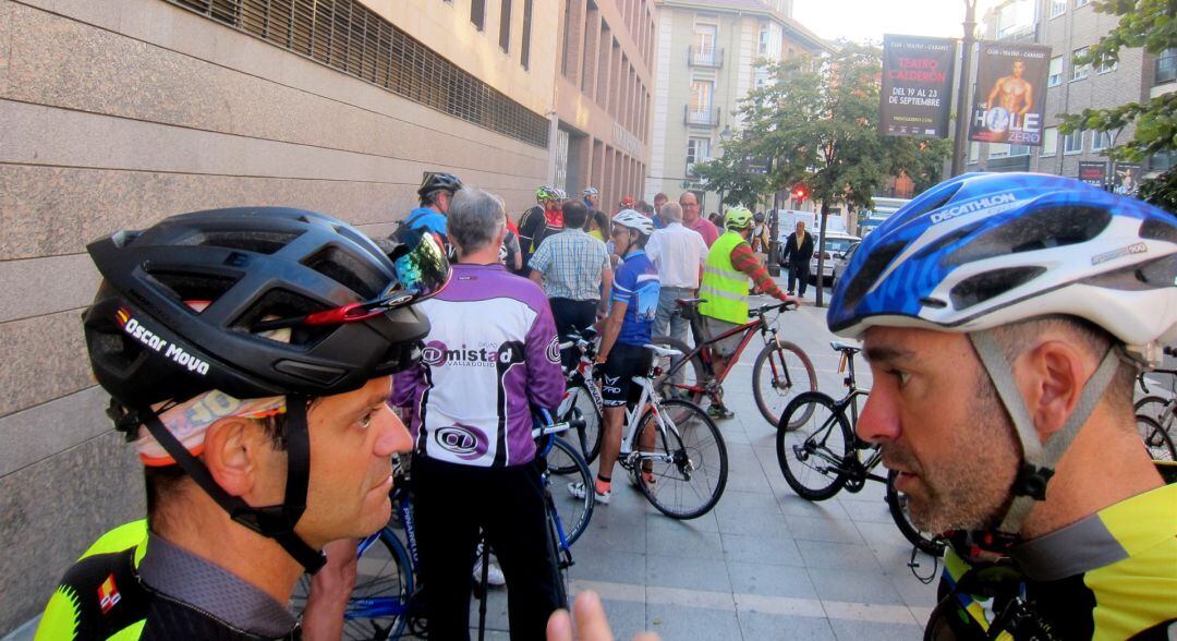 Concentración de ciclistas frente a los juzgados de Valladolid