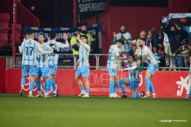 El Málaga celebra uno de los goles en el partido ante el Mirandés