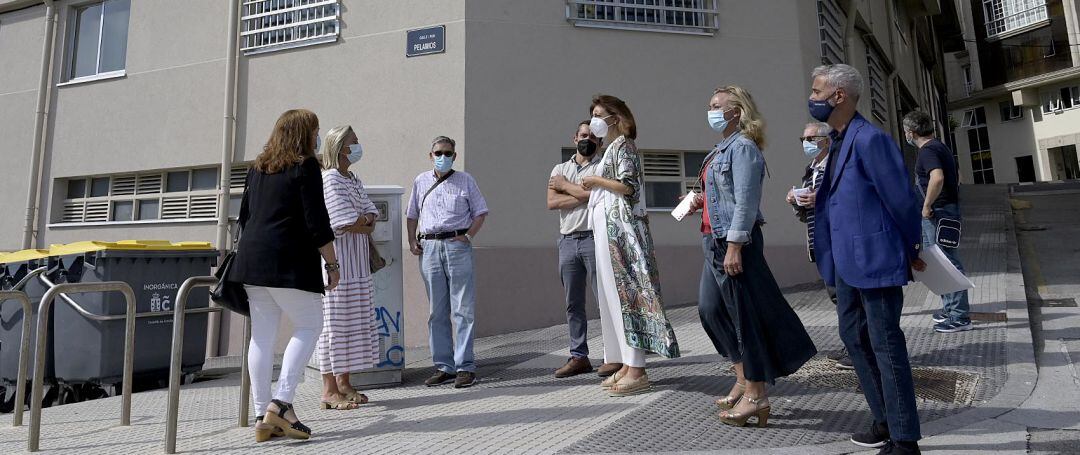 Visita de la conselleira Ánxeles Vázquez a la calle Javier Fonte