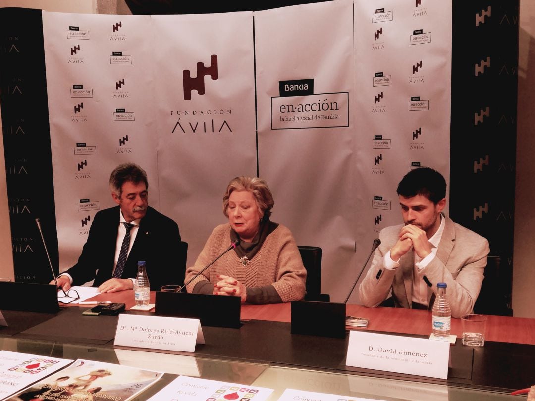 De izquierda a derecha, Alejandro Reveriego (Hermandad Donantes), Dolores Ruiz-Ayúcar (Fundación Ávila) y David Jiménez (Asociación Filarmonía)