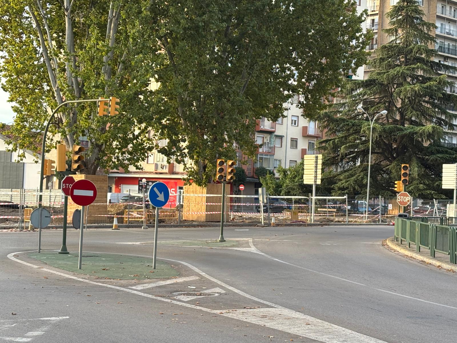 Semáforos apagados en el cruce de Martínez de Velasco con Juan XXIII