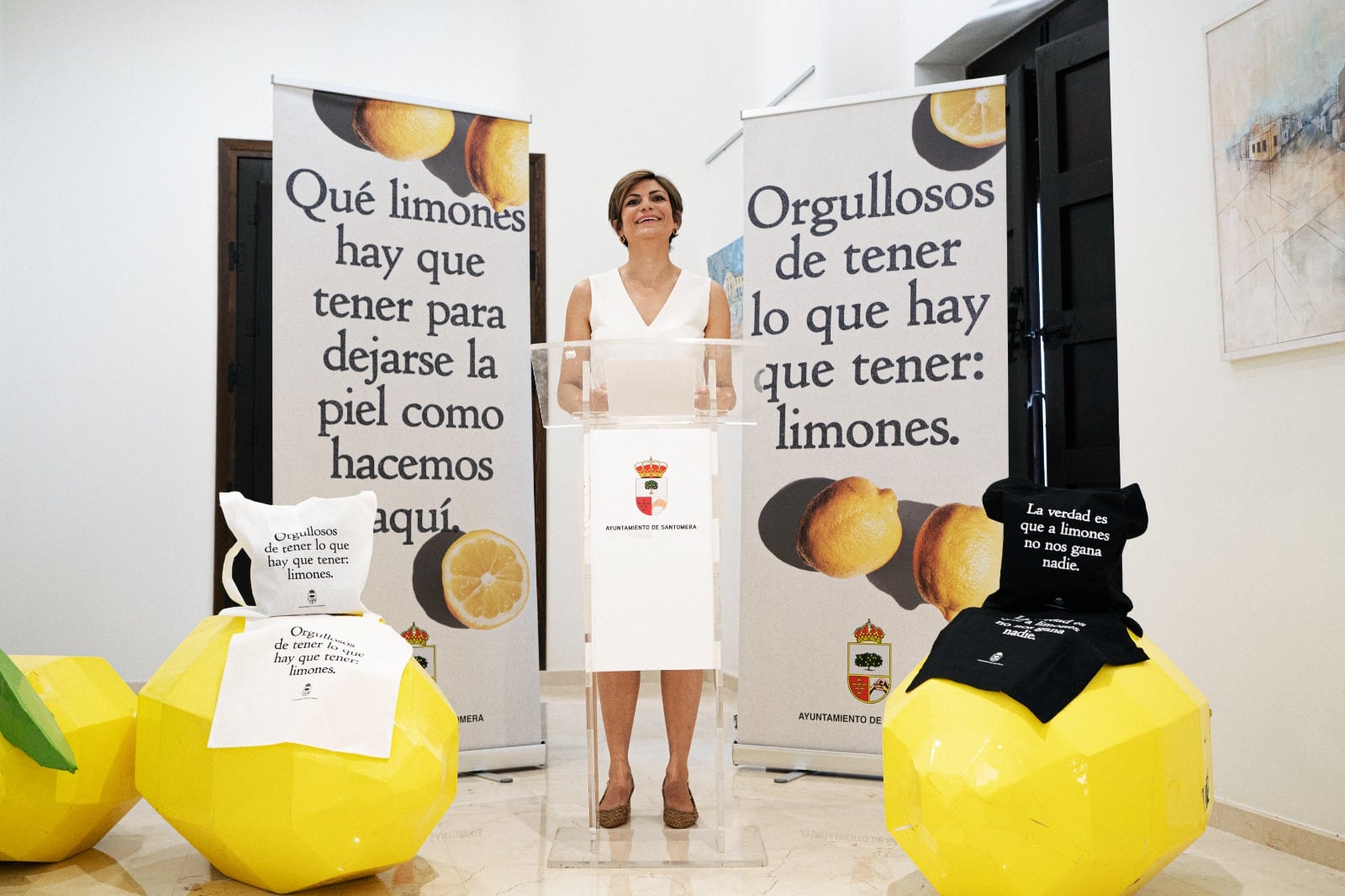 La alcaldesa de Santomera durante la presentación de la campaña &#039;Con un par de limones&#039;