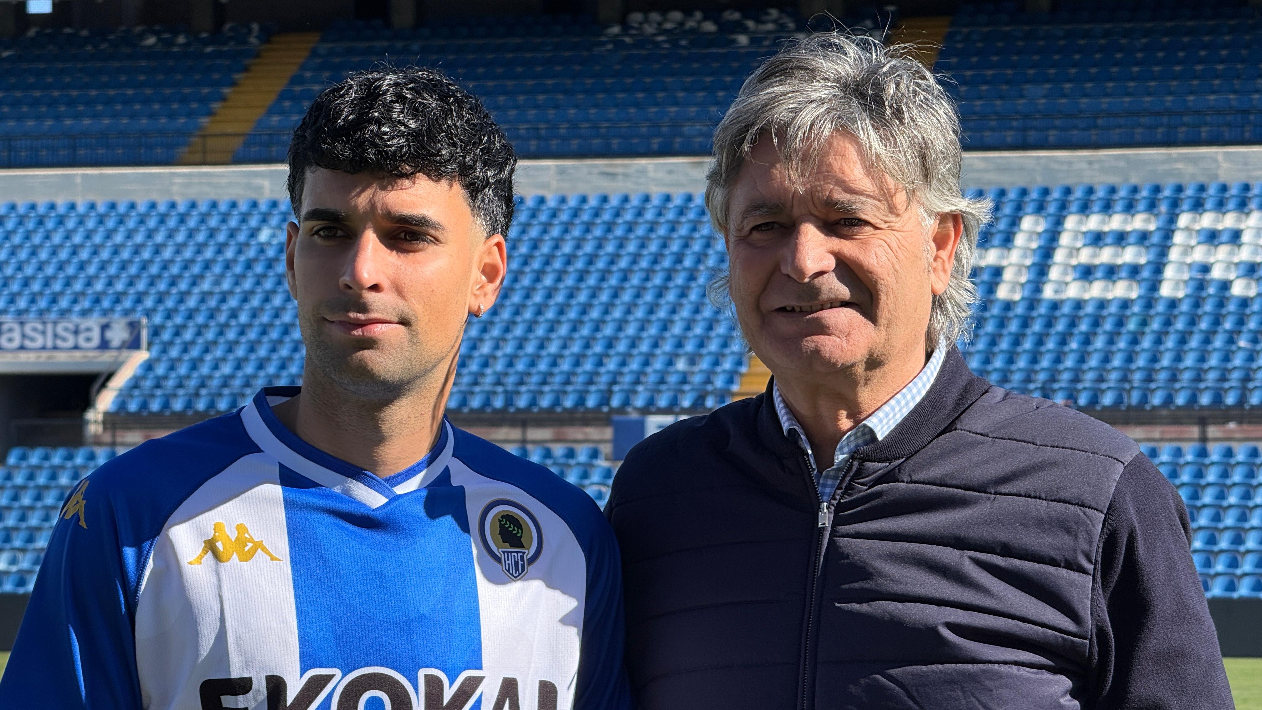 Andy, junto a su padre, Paquito Escudero, en el estadio José Rico Pérez