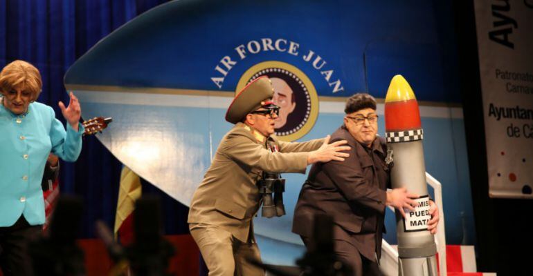 La chirigota 'Grupo de Guasa' en su pase de preliminares