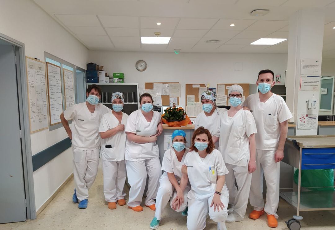 Personal sanitario de la cuarta planta de Medicina Interna del Hospital de Elda 