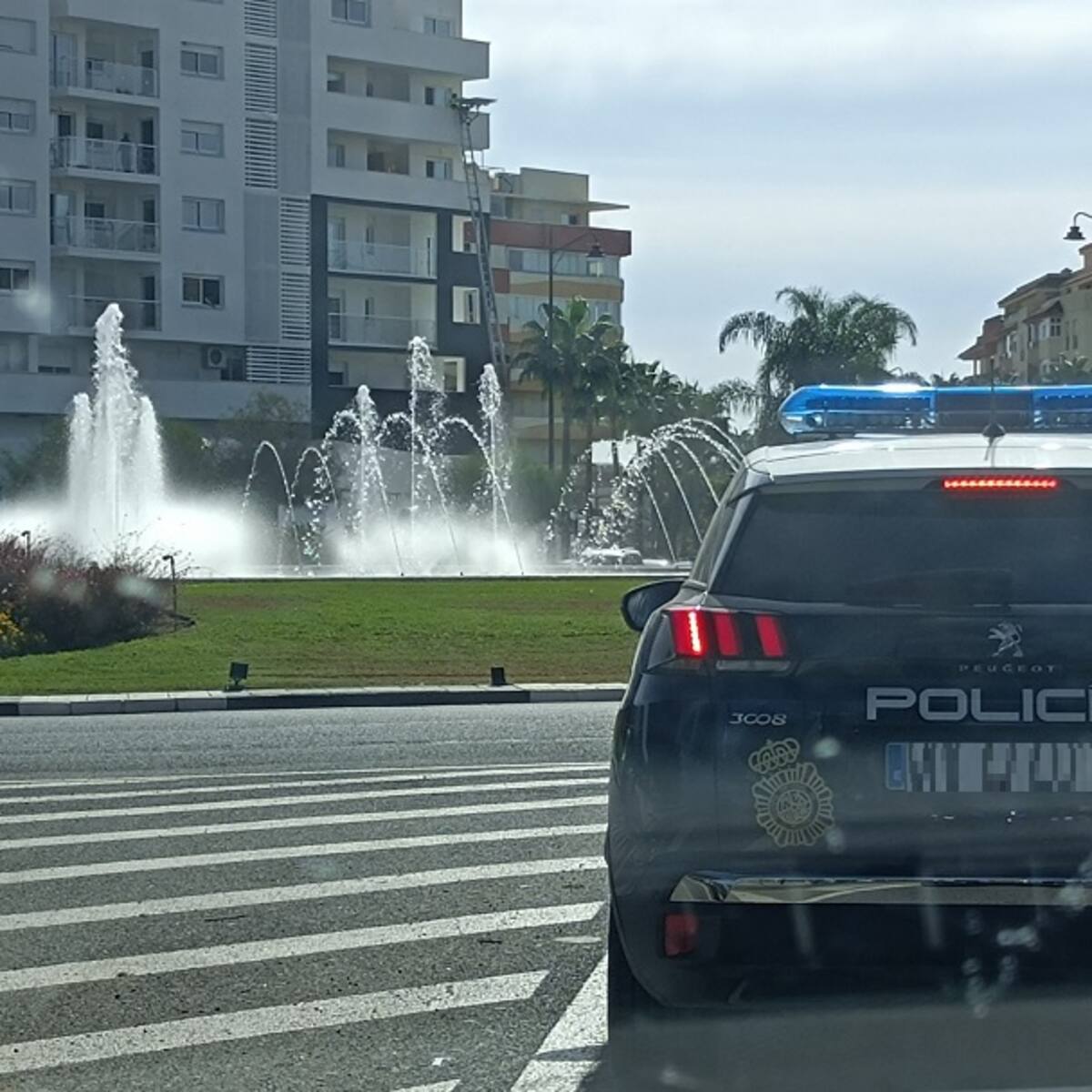 Investigan a dos hombres por amenazar y suministrar drogas a una menor en un hotel de Torremolinos