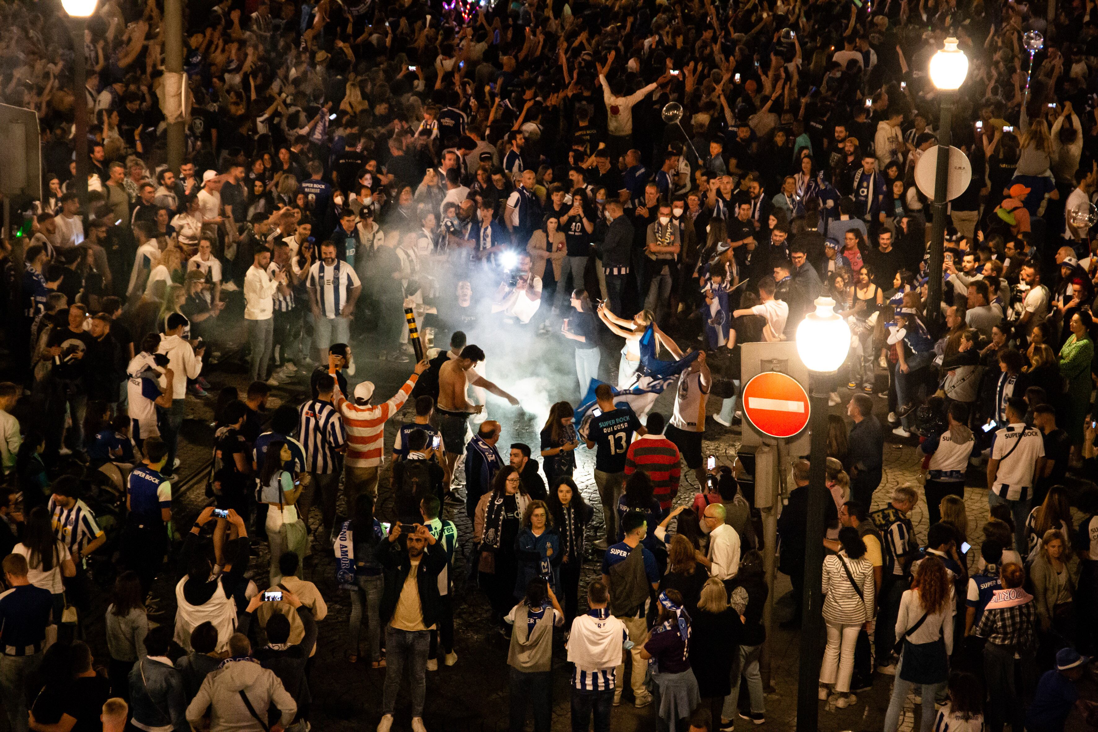 Aficionados del Oporto celebran el título de Liga