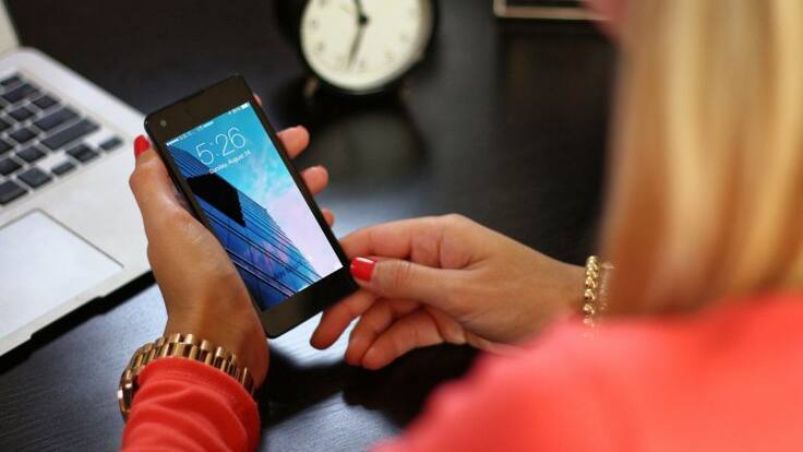 Carmen: "Mantengo una relación telefónica con un hombre 13 años menor que yo. Creo que alguien le malmete y por eso todavía no nos hemos visto"