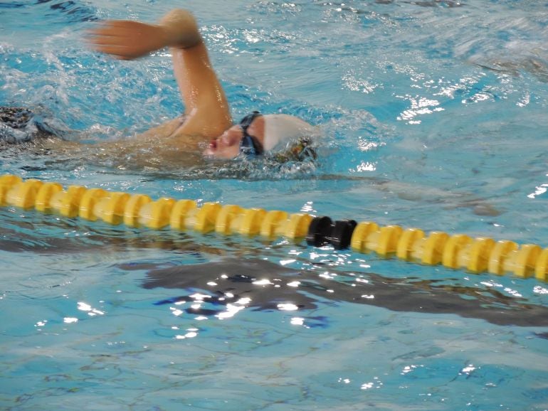 Practica natación con un 40% de discapacidad