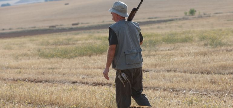 Imagen de un cazador en esta primera jornada de la media veda