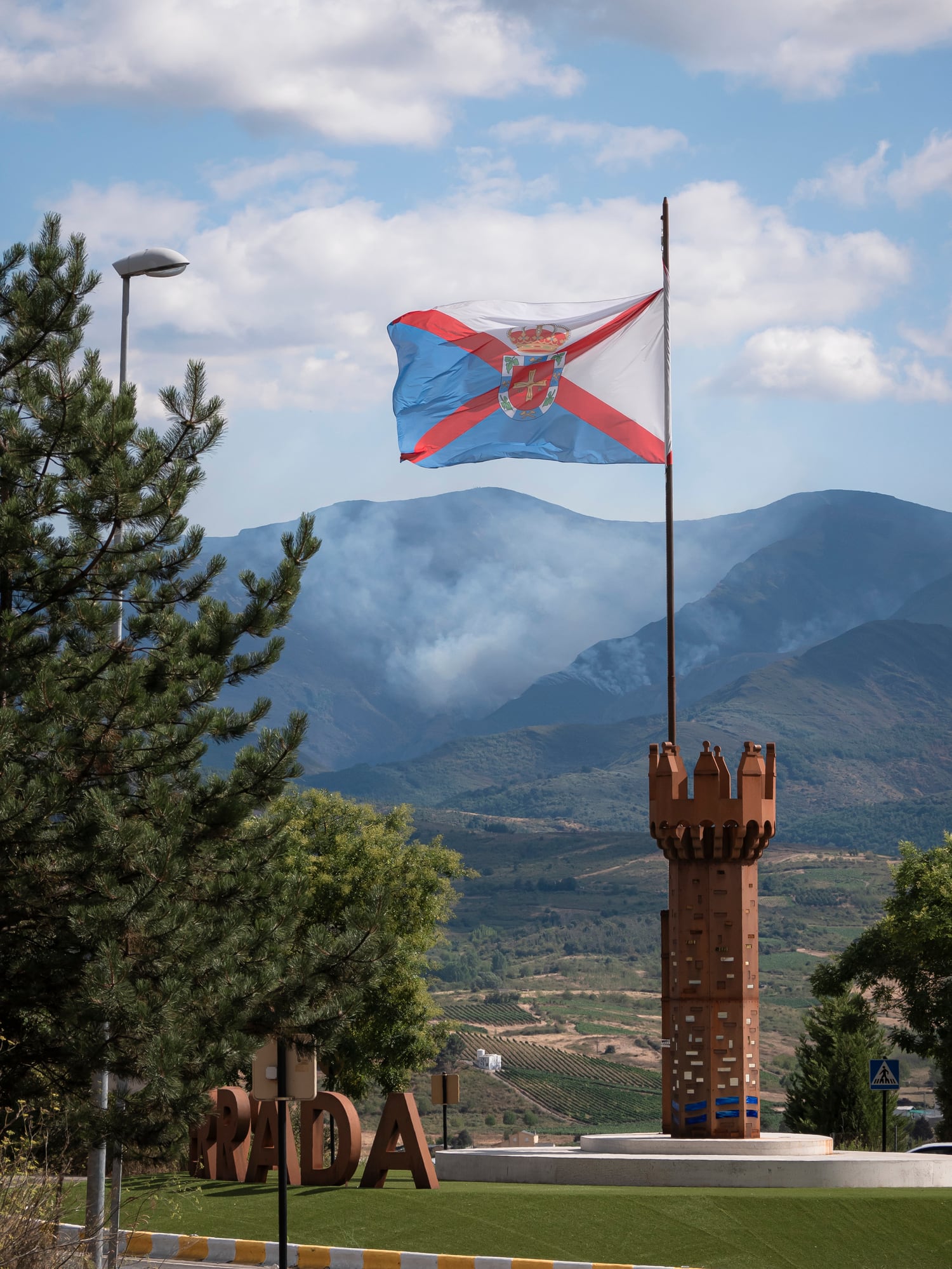 Bandera del Bierzo a la entrada de Ponferrada