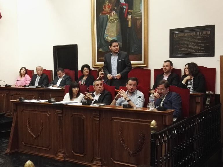 Concejales de Ciudadanos y PP en el pleno municipal