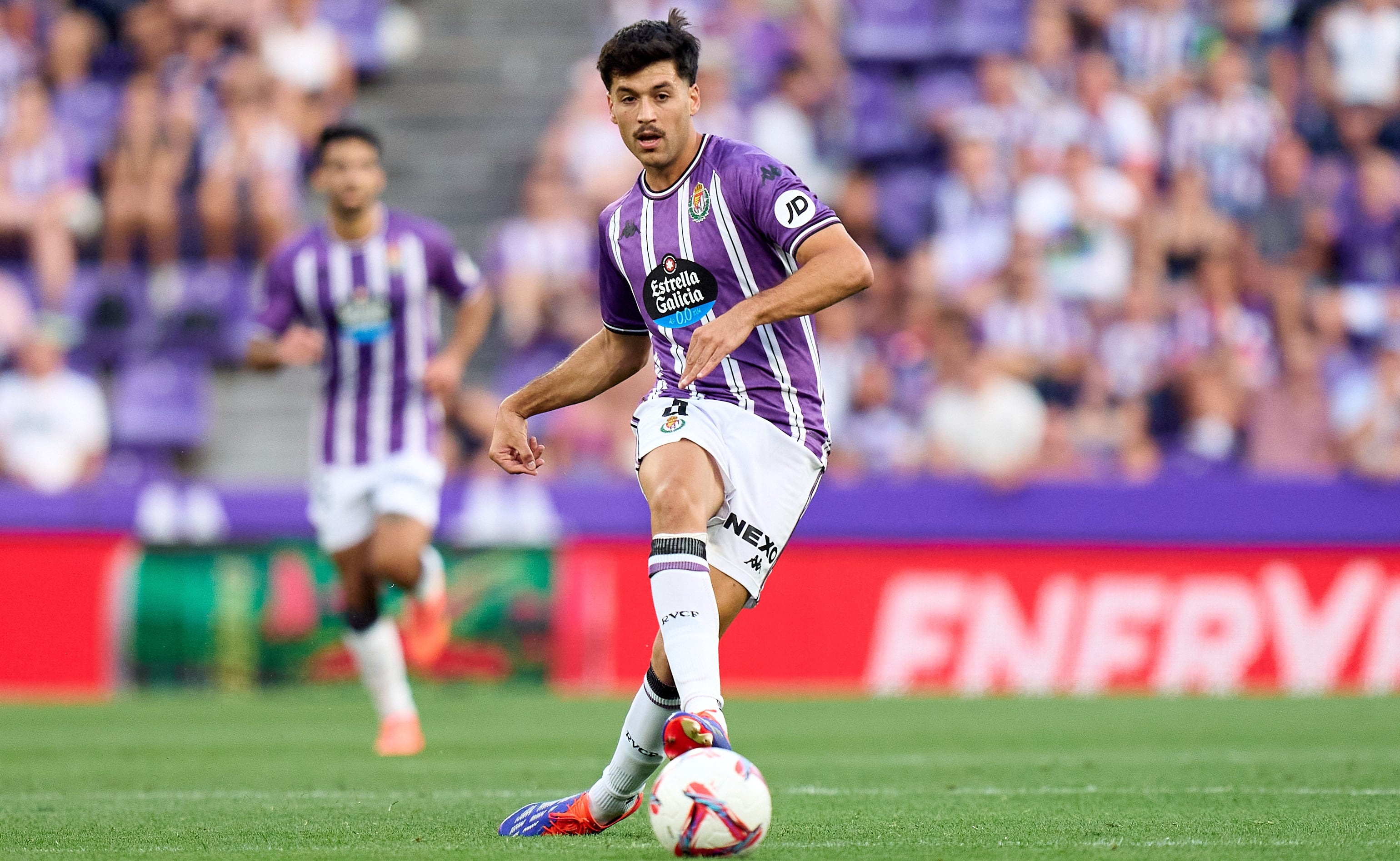 VALLADOLID, SPAIN - AUGUST 19: Victor Meseguer of Real Valladolid passes the ball during the La Liga match between Real Valladolid CF and RCD Espanyol de Barcelona at Estadio Jose Zorrilla on August 19, 2024 in Valladolid, Spain. (Photo by Angel Martinez/Getty Images)