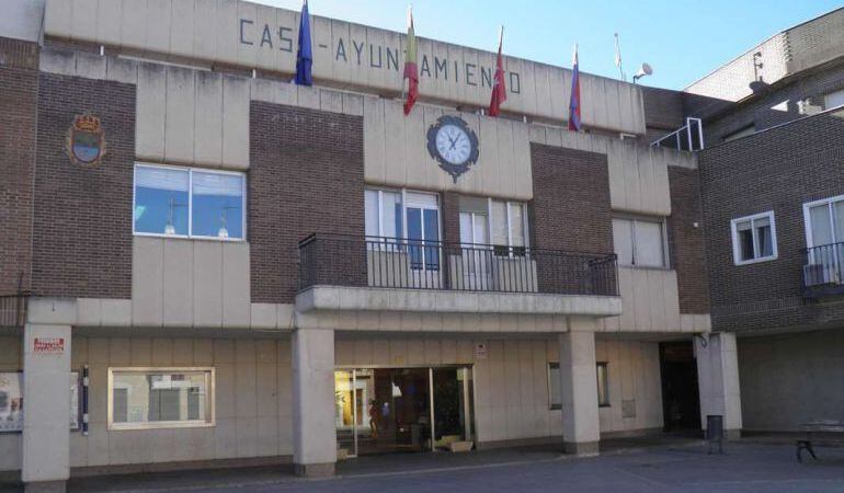 Fachada del Ayuntamiento de Moraleja de Enmedio