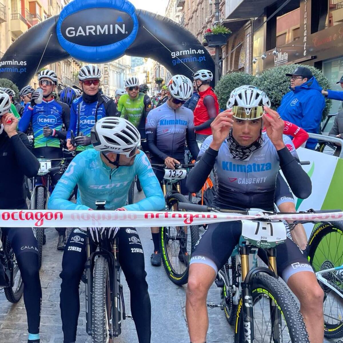El centro de Jaén acoge la salida de la segunda etapa de la Andalucía Bike Race