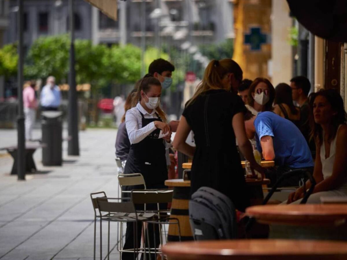Hosteleros creen que abrir solo terrazas "hundiría en la miseria" al sector