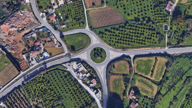 Rotonda de la A-404, en Alhaurín de la Torre, donde ha tenido lugar el accidente 