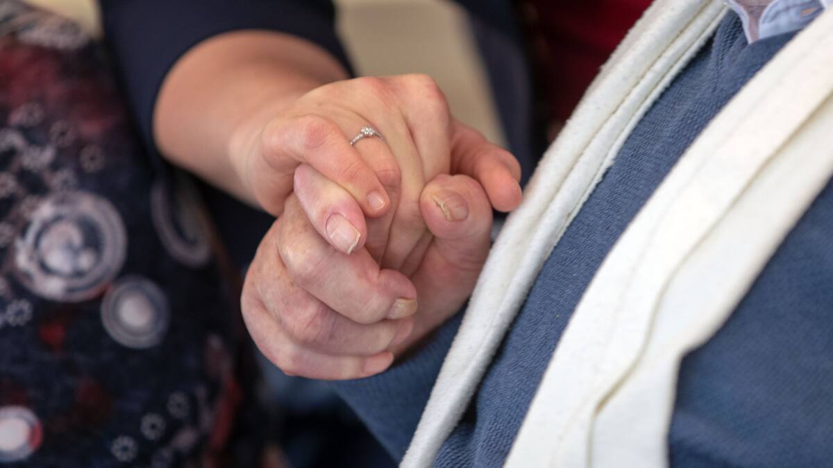 Testimonio de Amparo, superviviente de la violencia machista: "Mi marido cogió un cuchillo y me dijo que me rajaba de arriba a abajo"