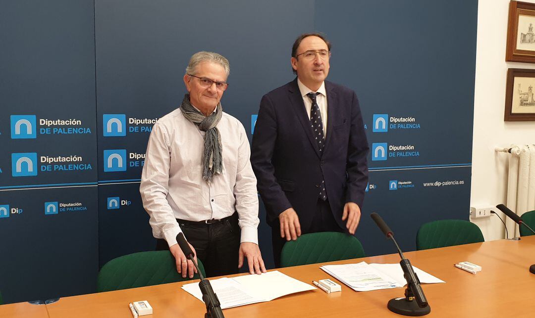 Manuel Maza, presidente de la Hermandad de Donantes de Sangre (i) y Alfonso Polanco, diputado de Servicios Sociales (d)