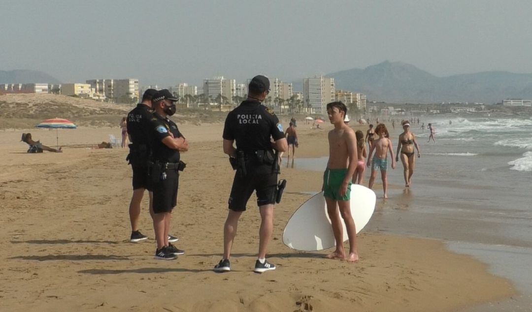 Policía Local en la playa