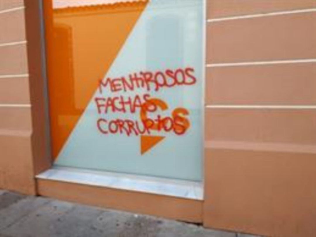 Pintadas en la sede de Ciudadanos en Jerez