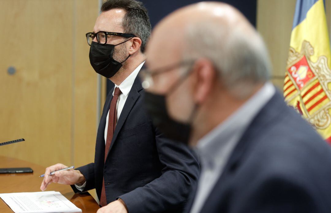 El ministre d’Afers Socials, Habitatge i Joventut, Víctor Filloy, i el director del departament d’Afers Socials, Joan Carles Villaverde